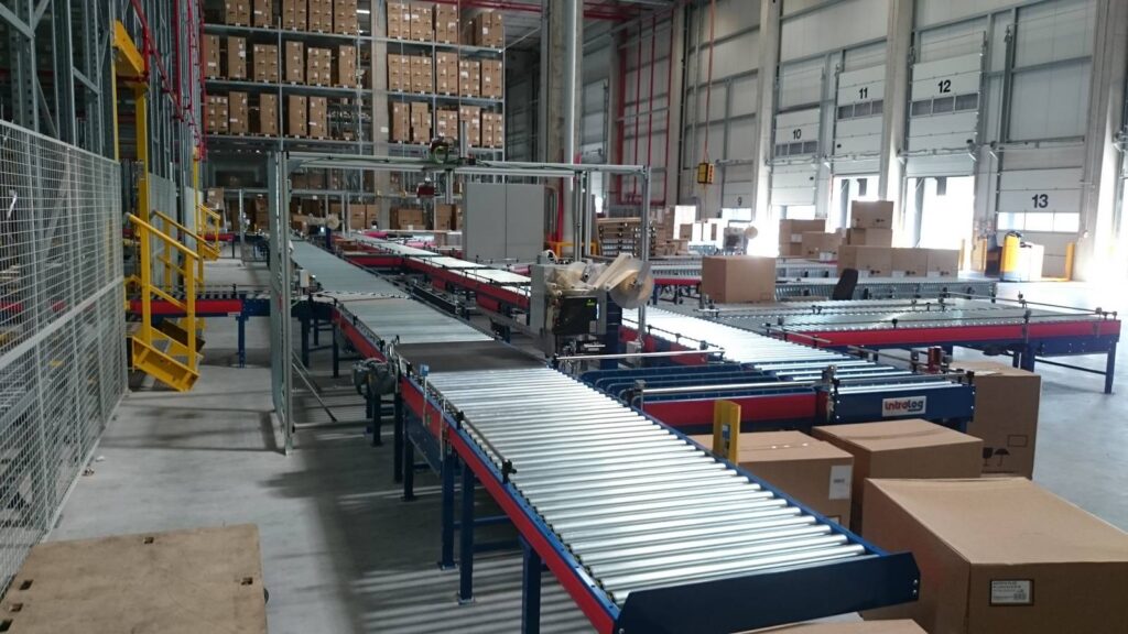 Manufacturer of child seats flexible transportation solution between the hall and loading