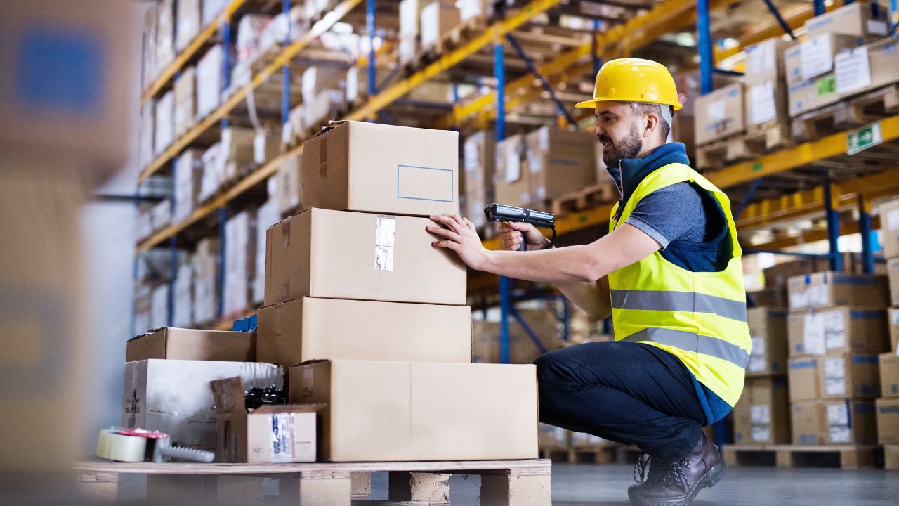 Chaotic boxes in the warehouse